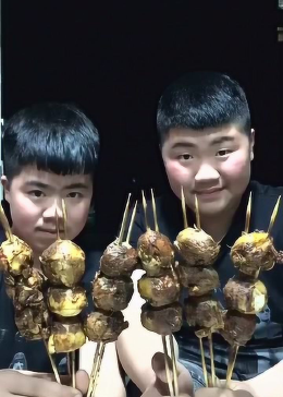 小表弟 vs 卤蛋直播视频,一场草根对决背后的流量密码 小表弟 vs 卤蛋直播视频,一场草根对决背后的流量密码